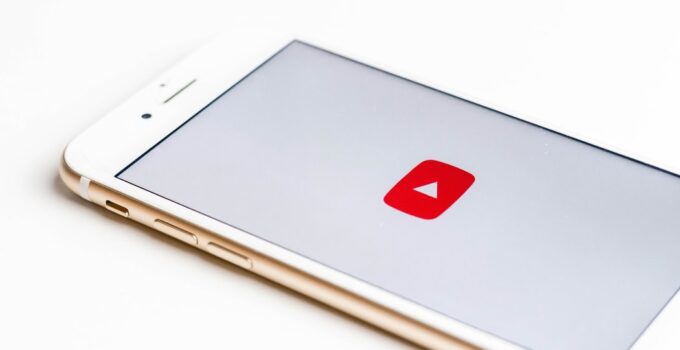 How to Download YouTube Videos on iPhone [5 Methods] – 2024 Guide