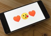 5 iPhone Flirting Apps To Use To Spice Up Your Love Life in 2024