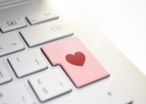 Online Dating: How To Avoid Getting Catfished By The Wrong Girl in 2024