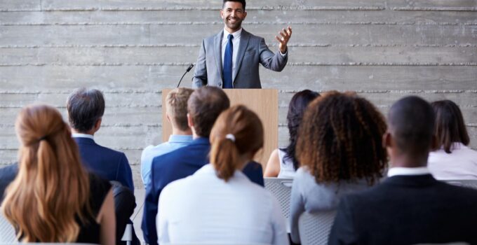 4 Benefits of Hiring a Business Speaker