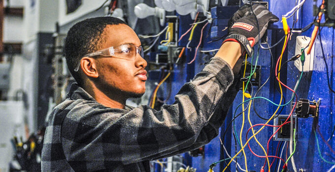 How to Find the Best Electrician School Near You: Tips, Curriculum Requirements, and Financing Options