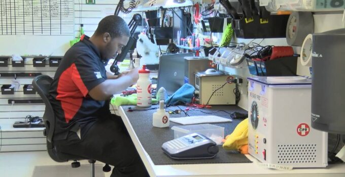 Running a Phone Repair Shop? Here’s How to Set up Your Business for Success
